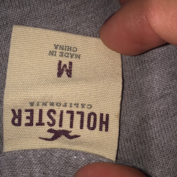 Men’s holister tee - Picture 3 of 3